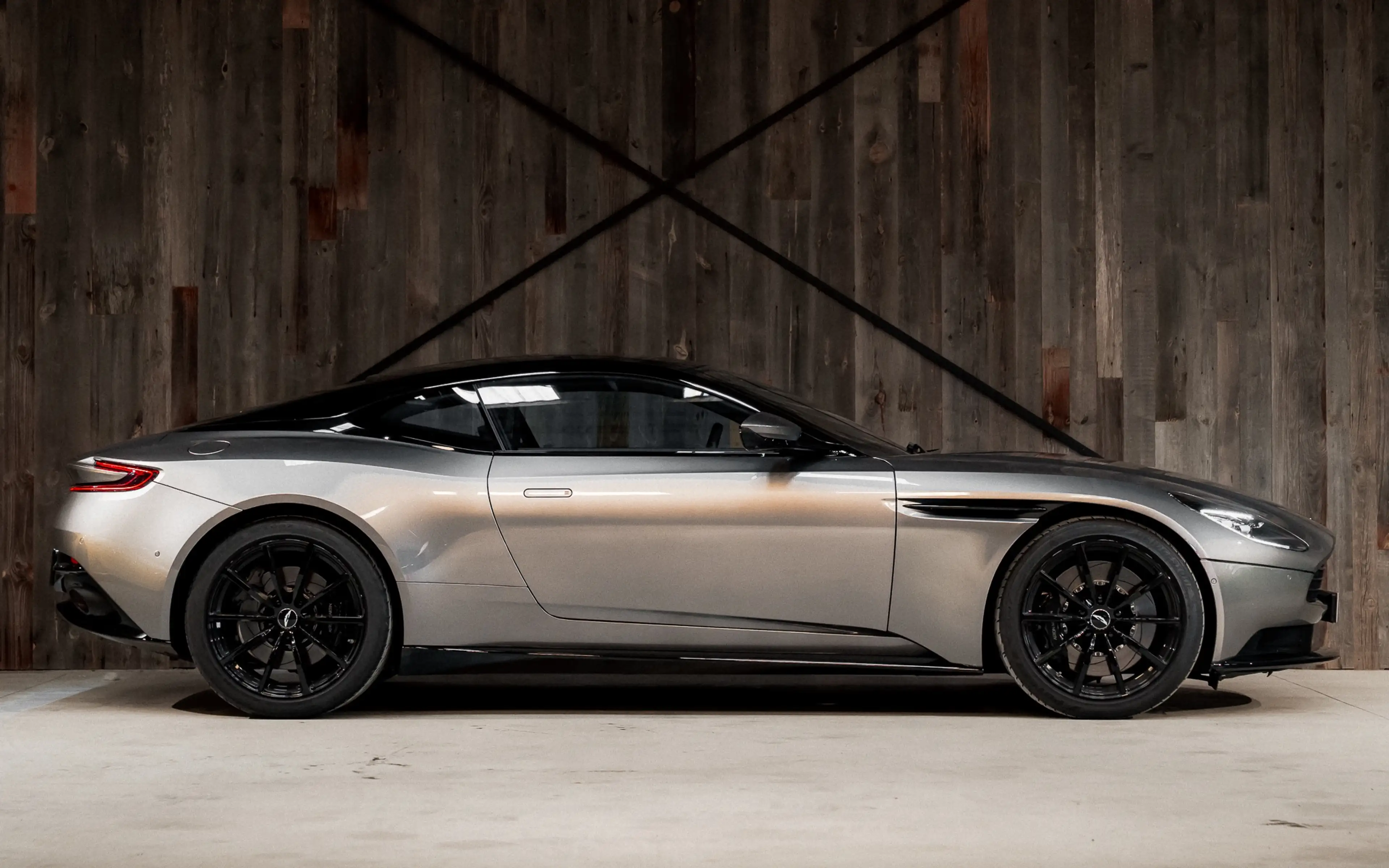 Aston Martin DB11 DB11 4.0 V8 BiTurbo — photo 6