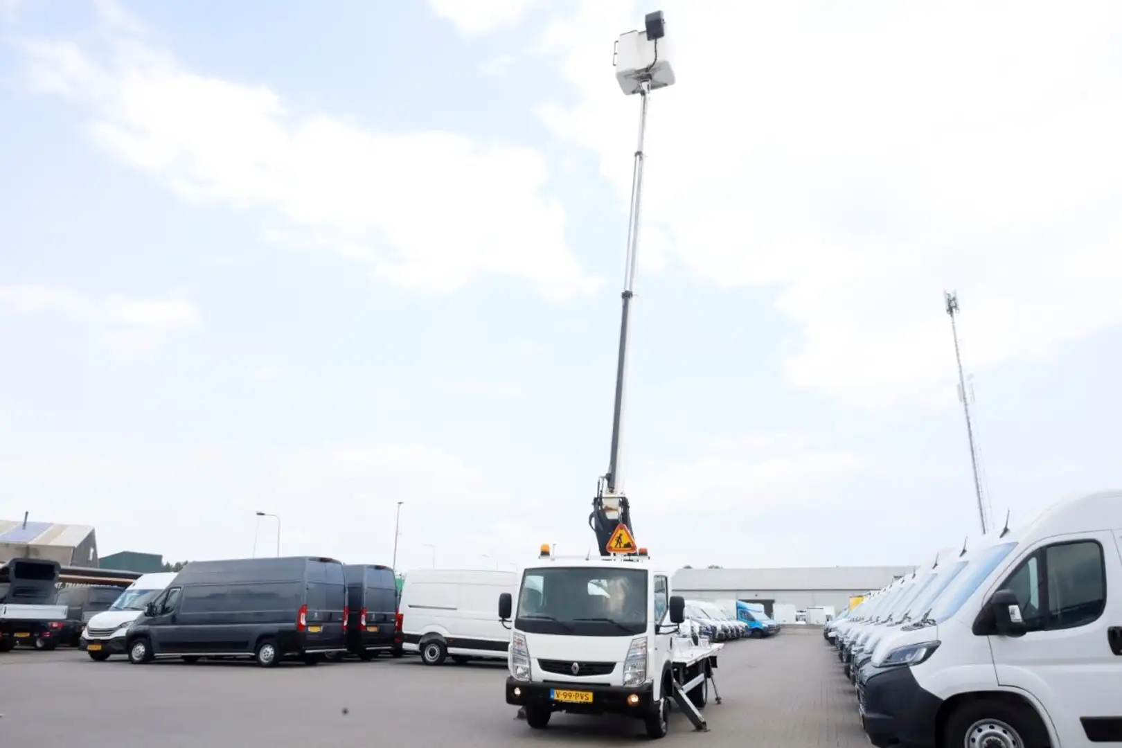 Renault Sonstige Maxity 3.0 DCI 130pk E6 Hoogwerker Werkhoogte 14.5 Weiß - 2