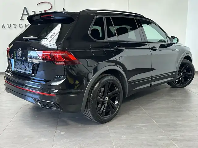 Volkswagen Tiguan view 4