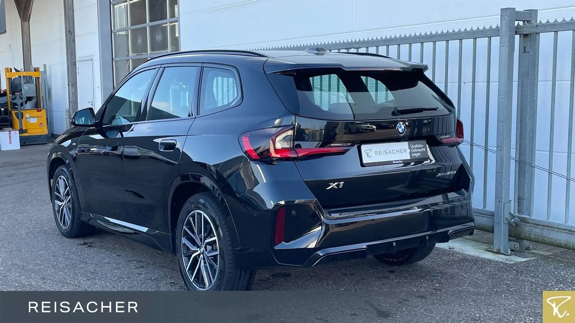 BMW X1 xDrive23d M-Sport,Pano,AHK,DAProf,HUD,Pano Schwarz - 2