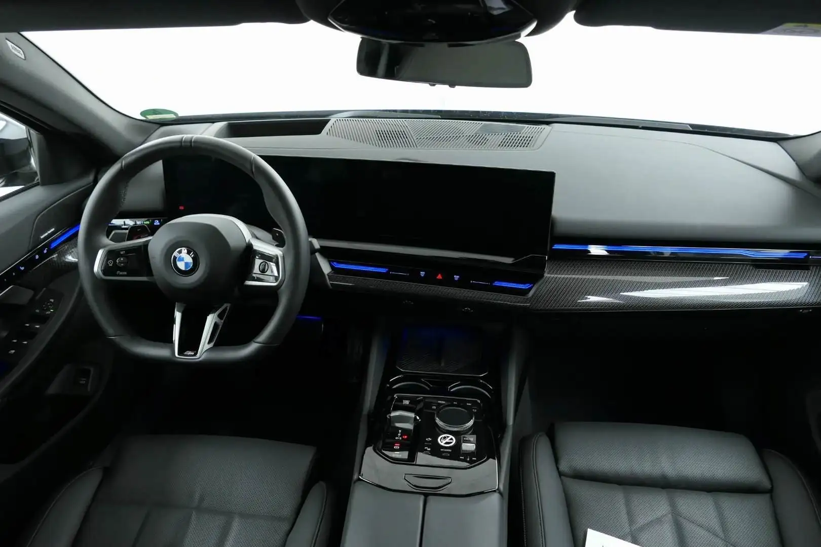 BMW 520 i M Sport PANO AHK DA+ h&k PA+ Sitzbelüftung Schwarz - 2