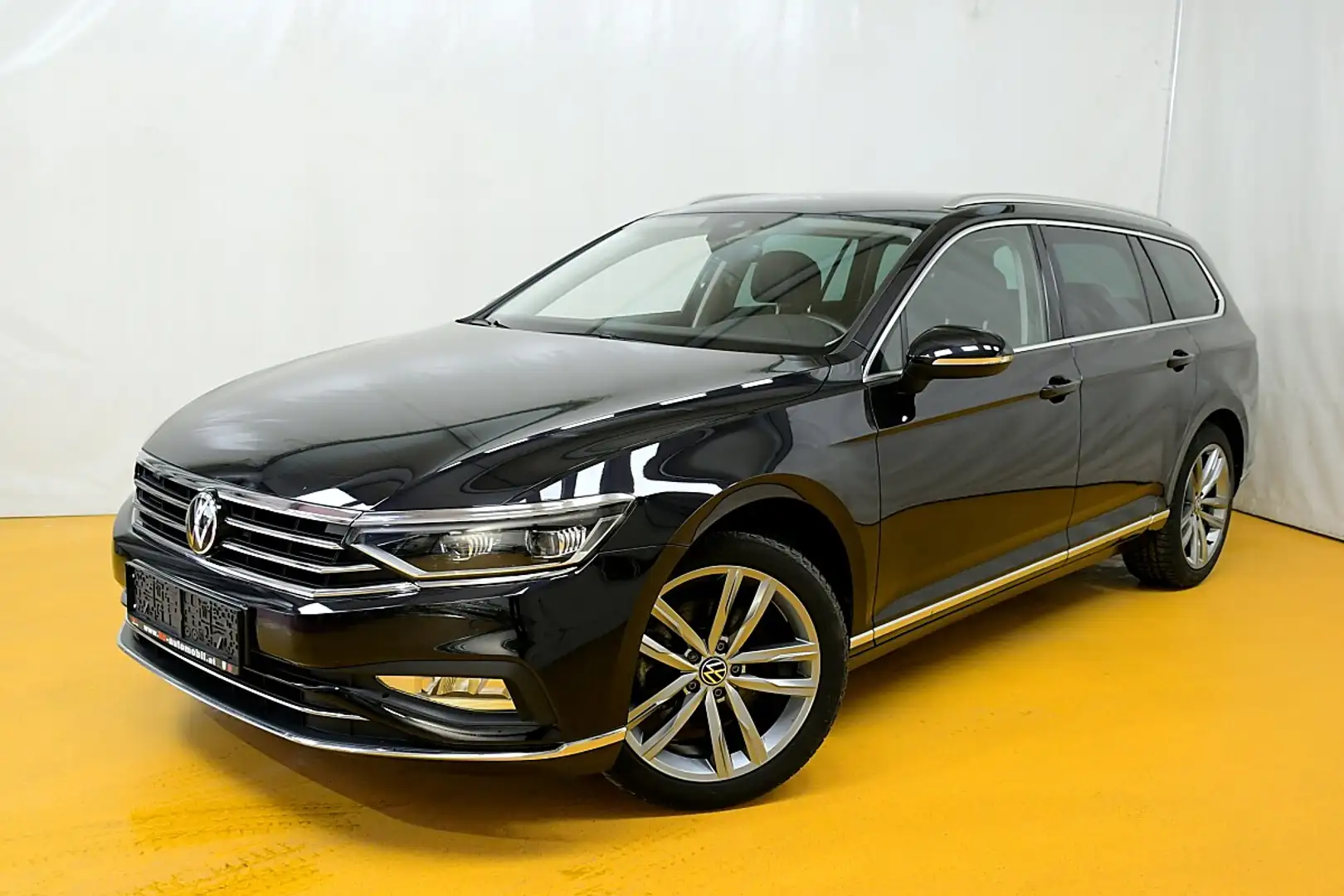 Volkswagen Passat Variant Elegance 2,0 SCR TDI DSG Schwarz - 1