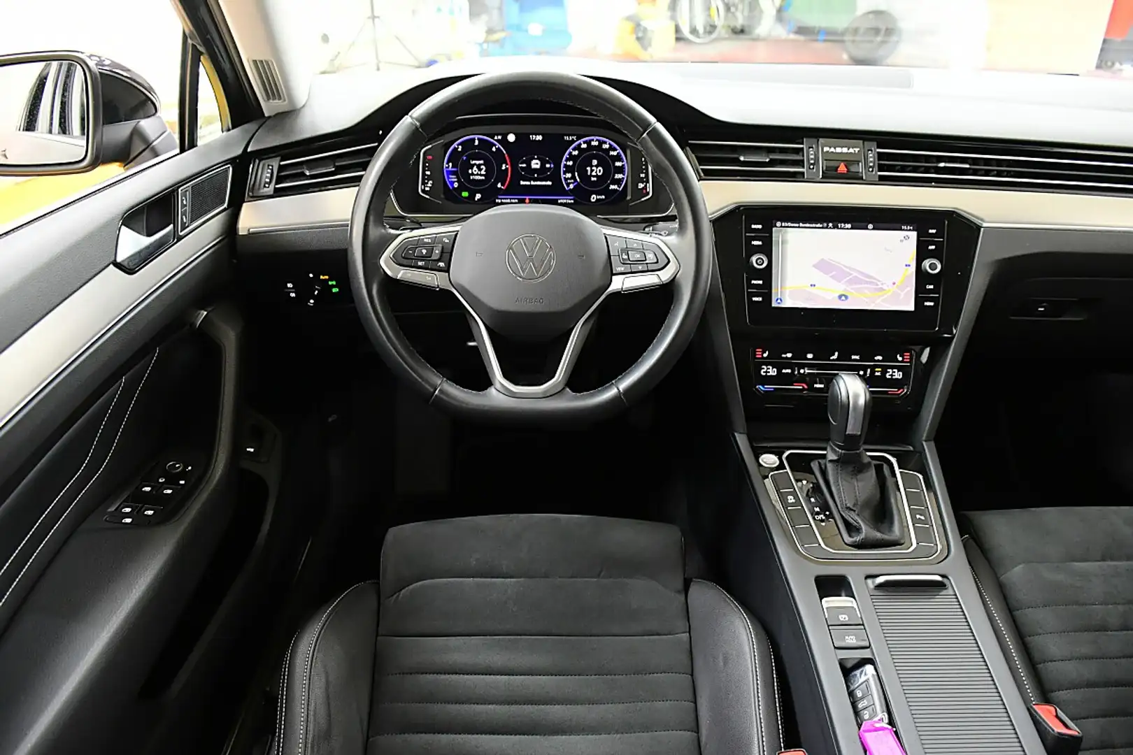 Volkswagen Passat Variant Elegance 2,0 SCR TDI DSG Schwarz - 2