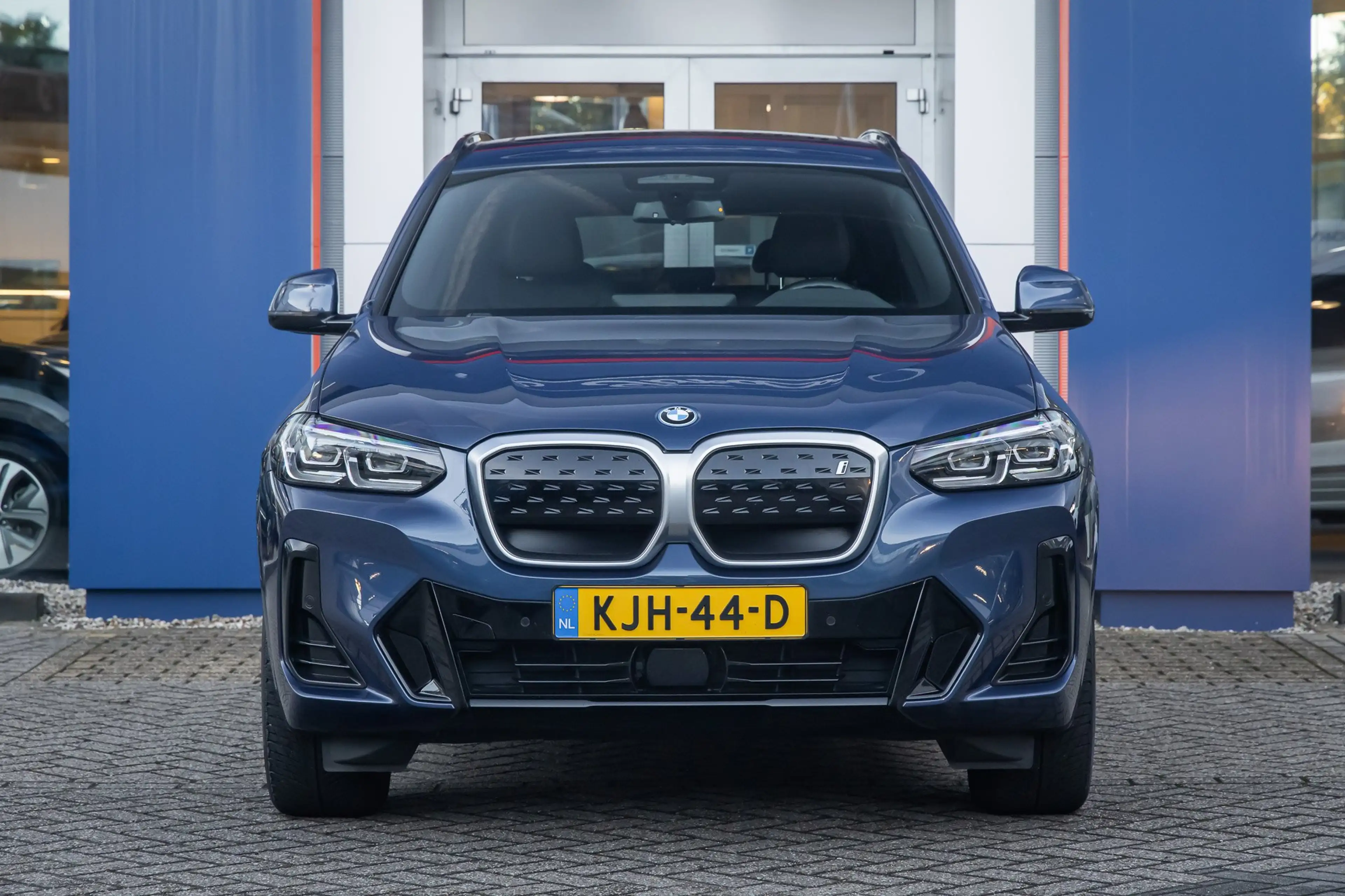 BMW iX3 Executive 80 kWh | Pano | Trekhaak | Leder | Memor — photo 3