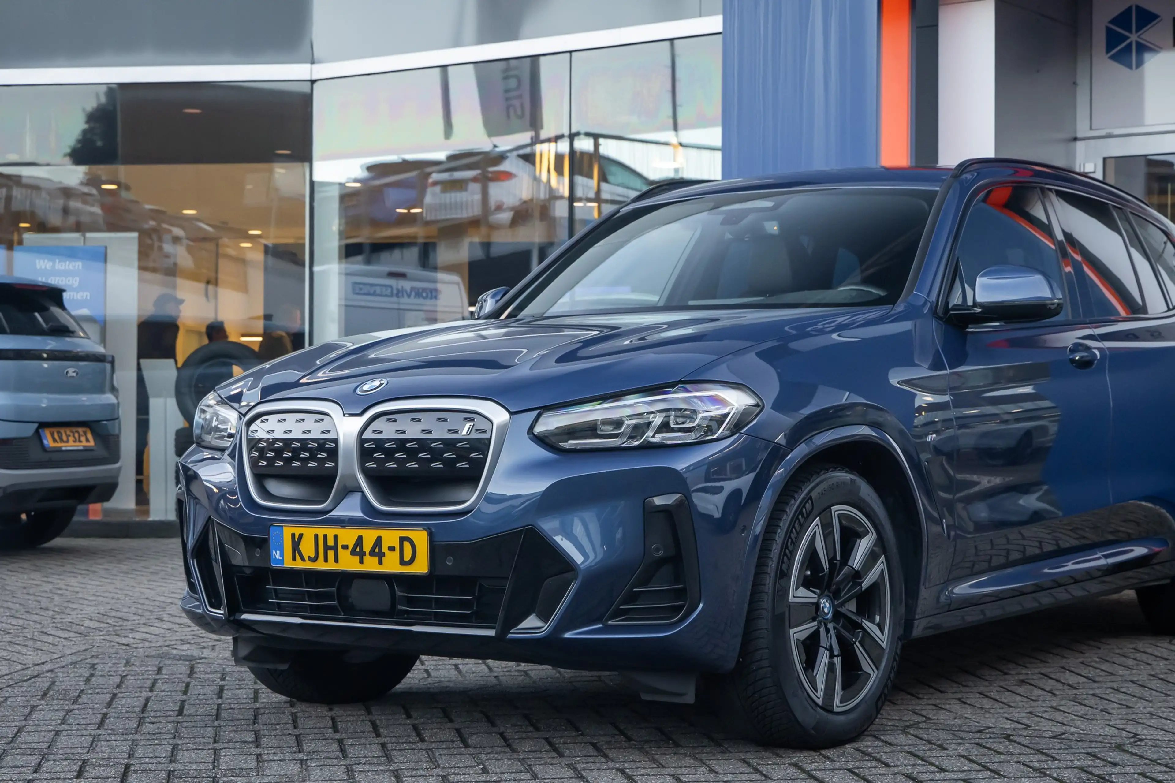 BMW iX3 Executive 80 kWh | Pano | Trekhaak | Leder | Memor — photo 4