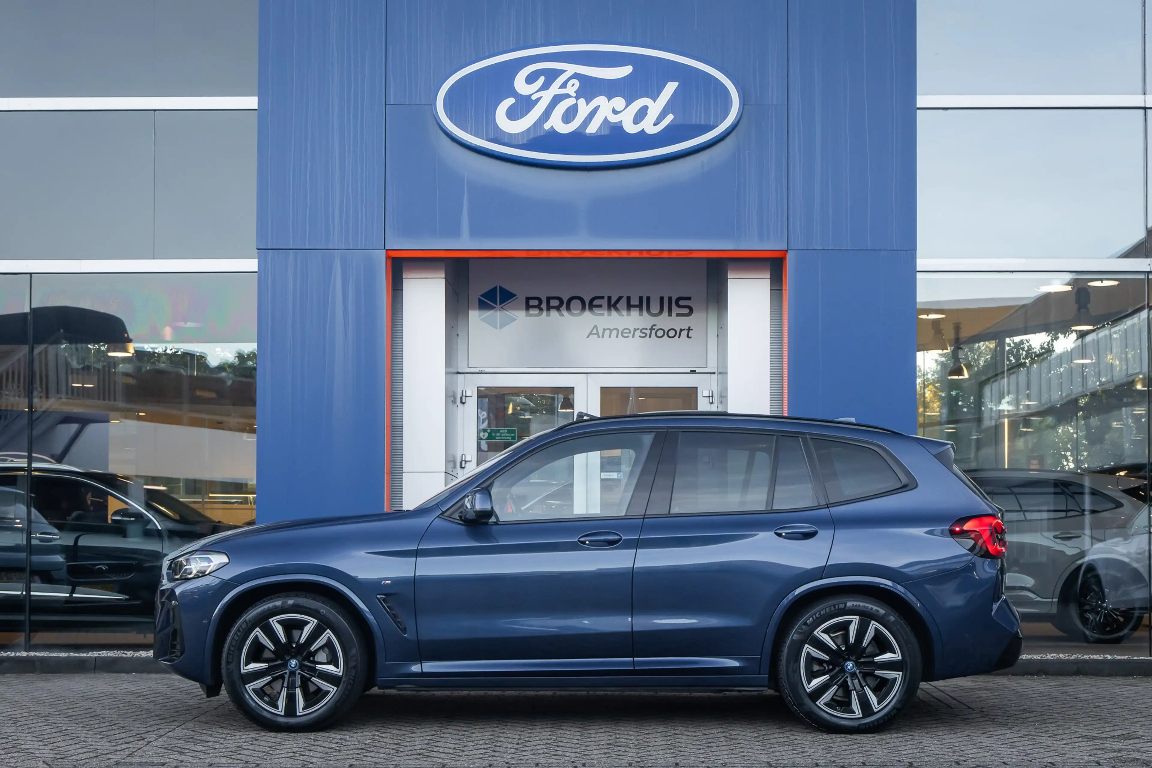 BMW iX3 Executive 80 kWh | Pano | Trekhaak | Leder | Memor — photo 5