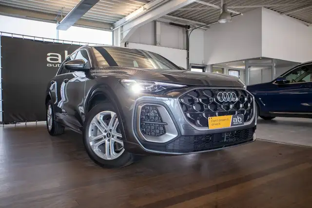 Audi Q5 view 3