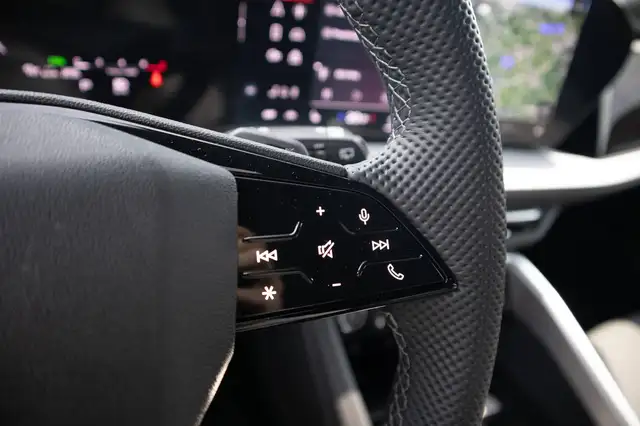 Audi Q5 view 16