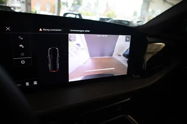 Audi Q5 view 12