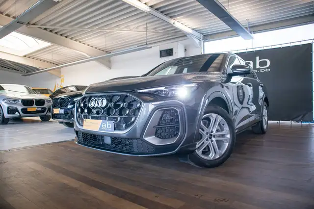 Audi Q5 main image