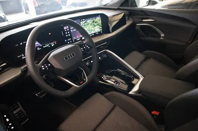 Audi Q5 view 8