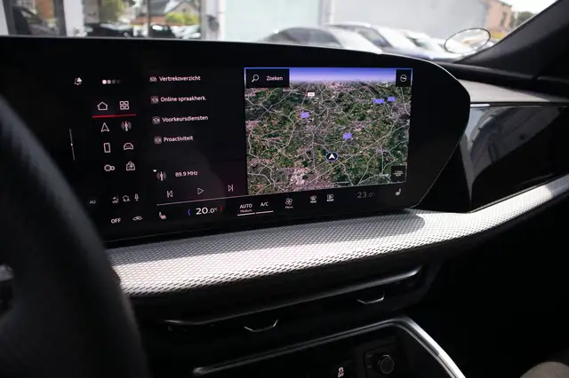 Audi Q5 view 11