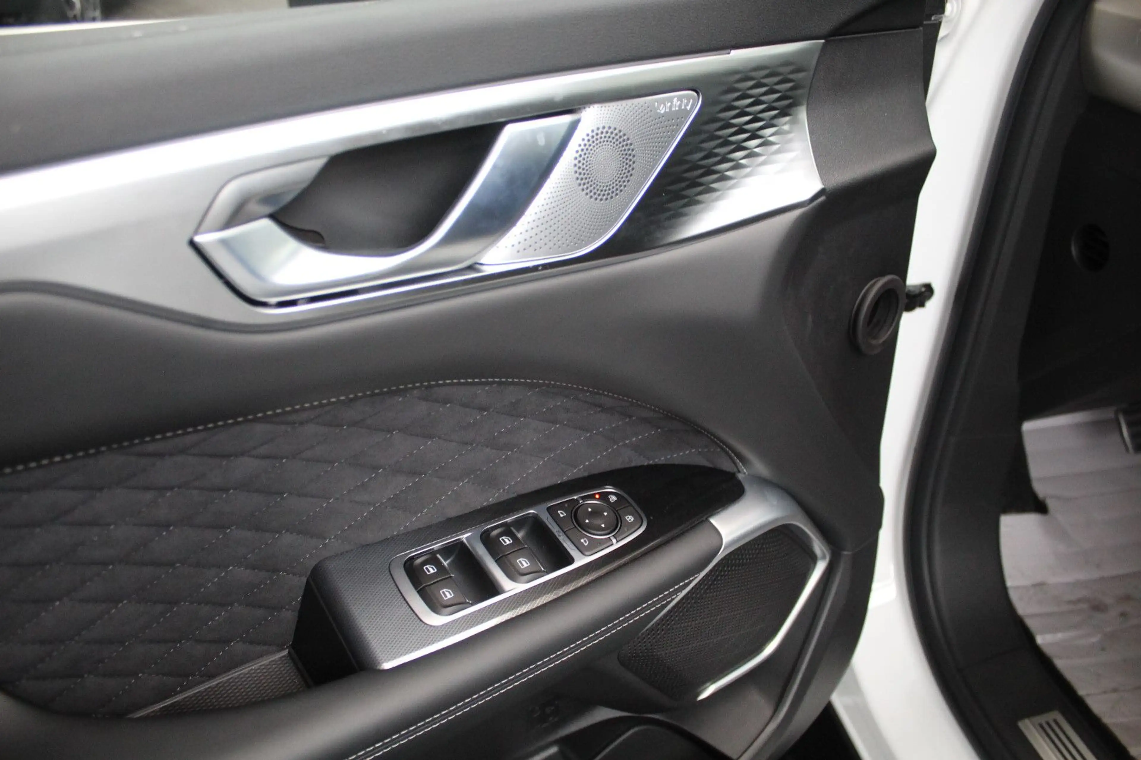 GWM WEY 05 2.0 PHEV LUXURY 4WD (SITZKOMFORT PAKET) — photo 10