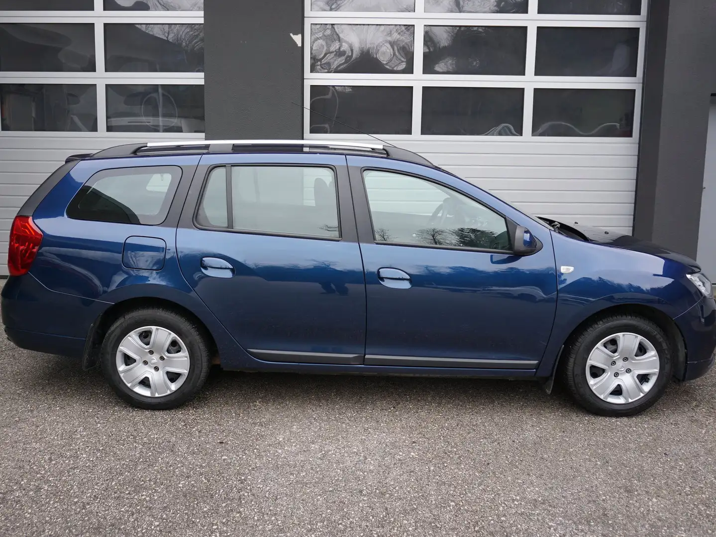 Dacia Logan MCV mit Anhängerkupplung Blau - 2