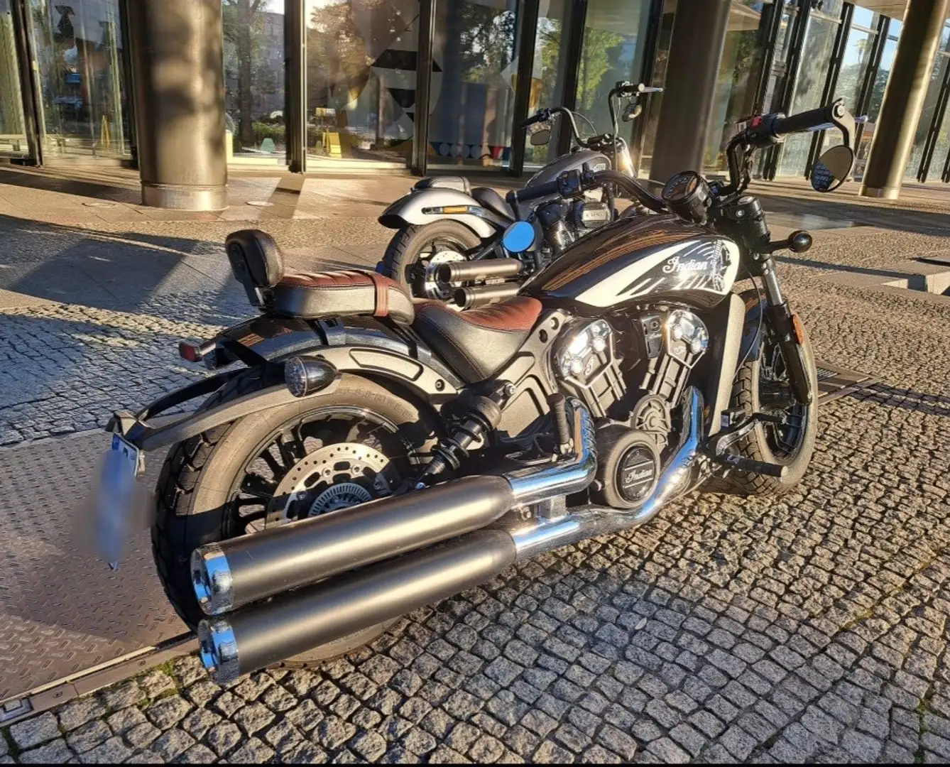 Indian Scout Bobber Schwarz - 1