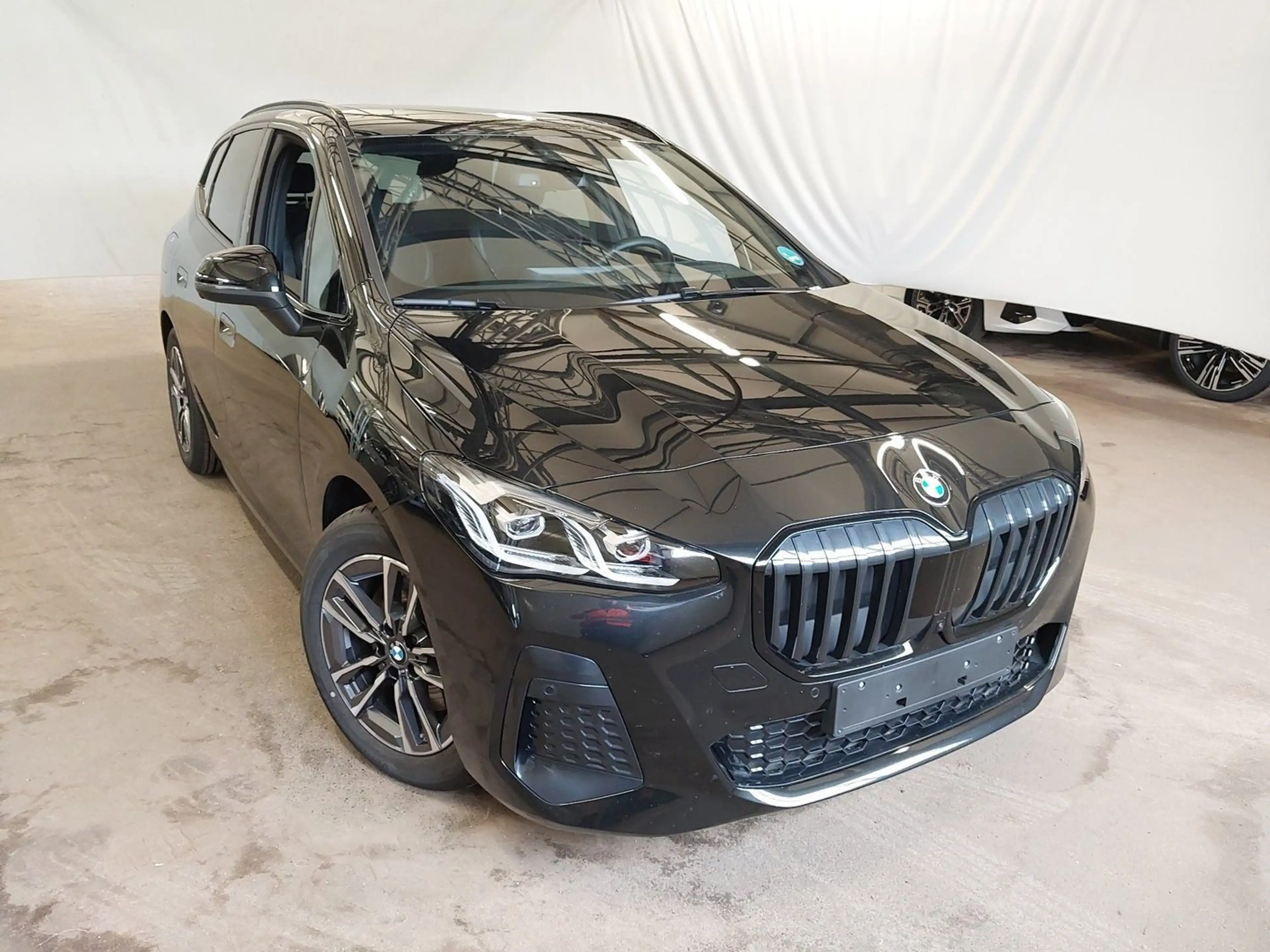 BMW 223 i xDrive Active Tourer M Sport // HeadUp  AHK — photo 3