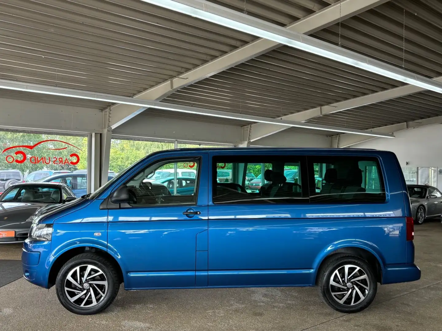 Volkswagen T5 Multivan 2.0 TDI DSG STHZ*AHK SHZ*NAV*PDC*TEM Azul - 2