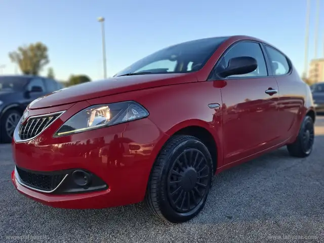 Lancia Ypsilon view 9