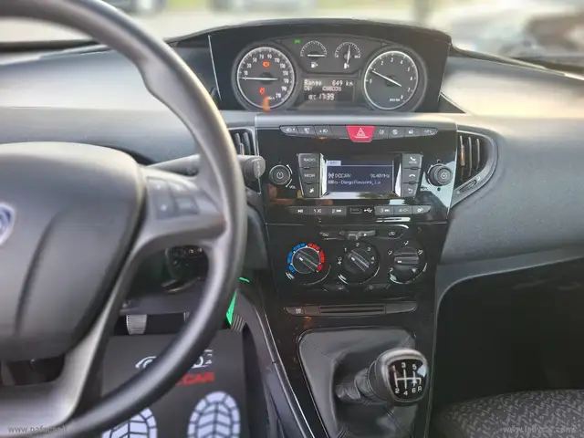 Lancia Ypsilon view 11