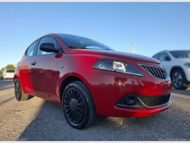 Lancia Ypsilon view 3