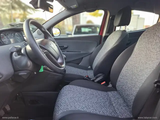 Lancia Ypsilon view 7