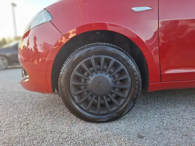 Lancia Ypsilon view 5