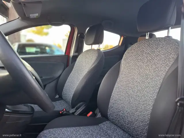 Lancia Ypsilon view 8