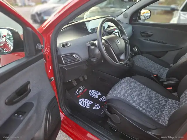 Lancia Ypsilon view 6
