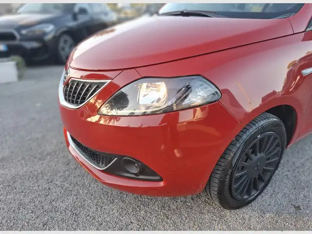 Lancia Ypsilon view 4