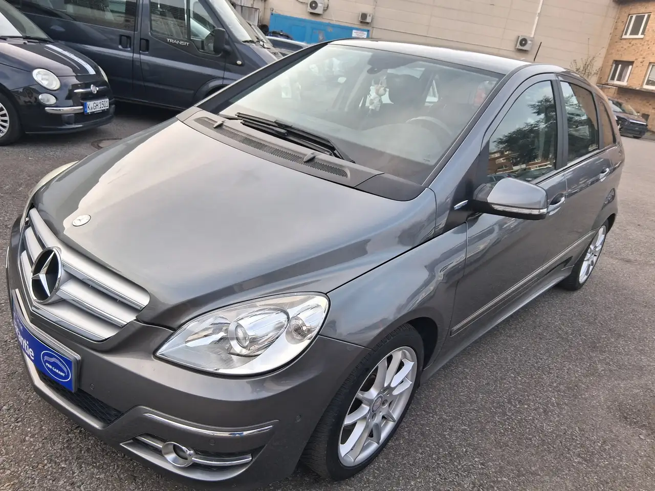 Mercedes-Benz B 180