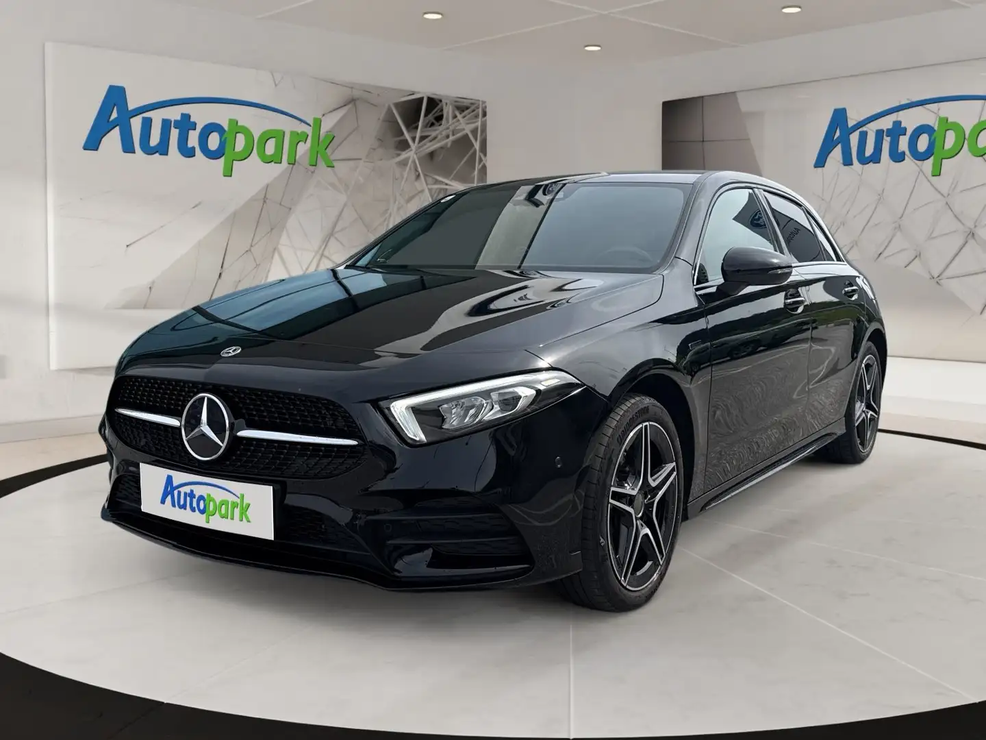 Mercedes-Benz A 250 e AMG Line Edition Schwarz - 1
