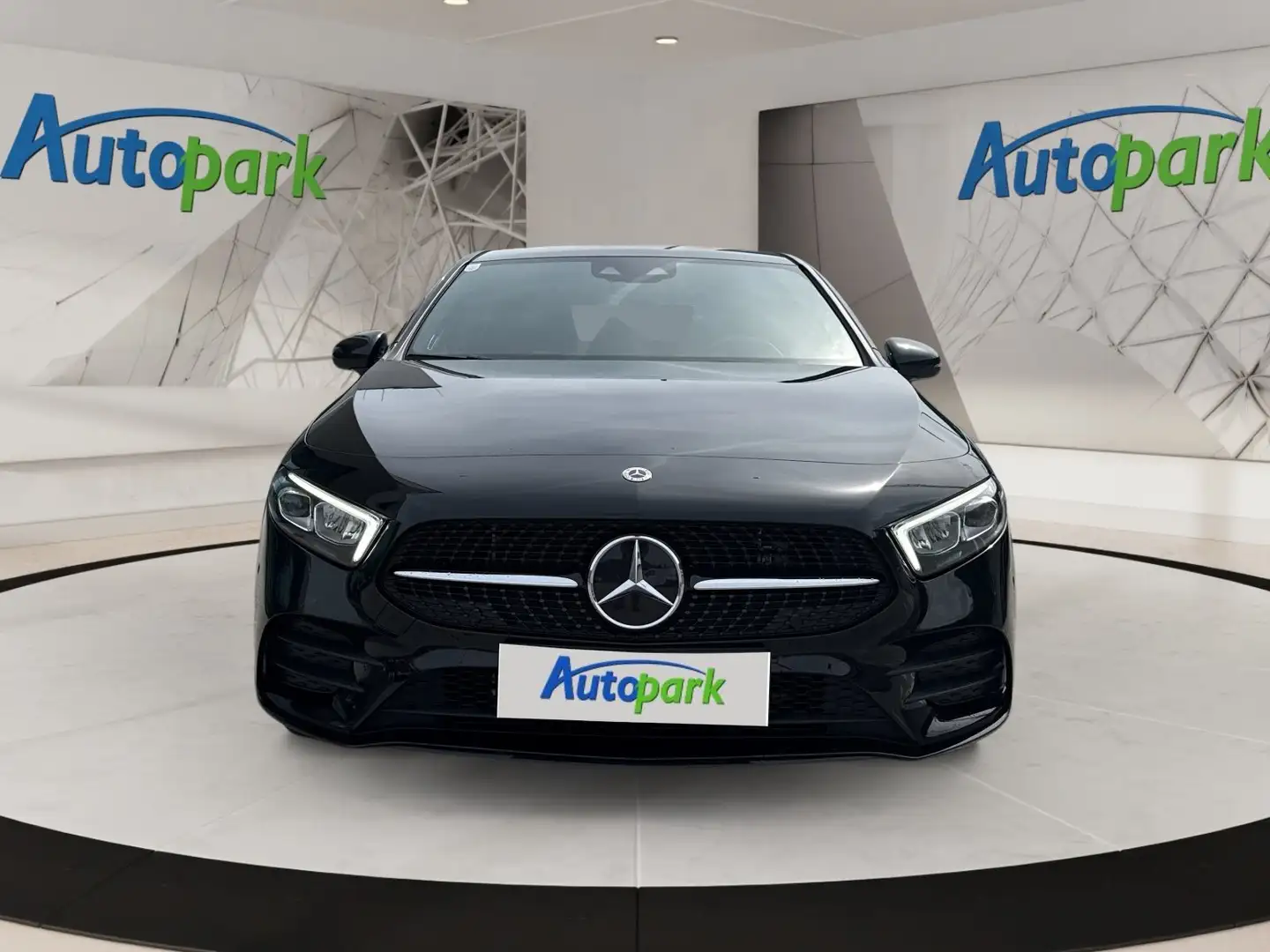 Mercedes-Benz A 250 e AMG Line Edition Schwarz - 2