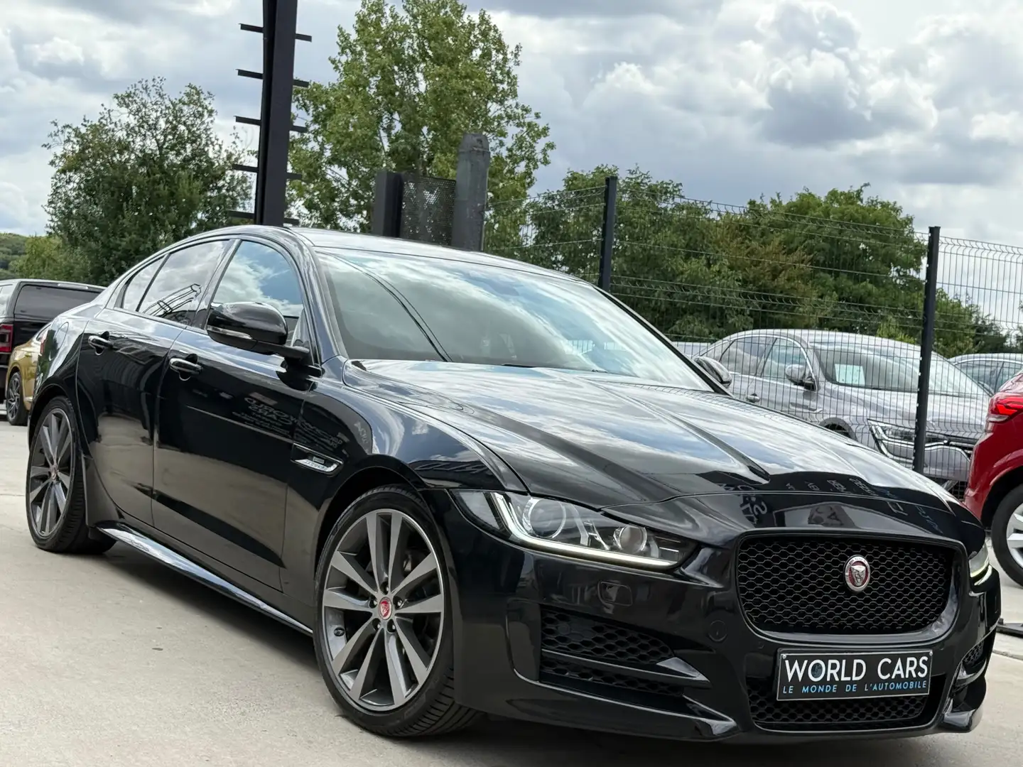 Jaguar XE 2.0 D E-Performance R-Sport NAVI CAMERA GARANTIE Zwart - 2