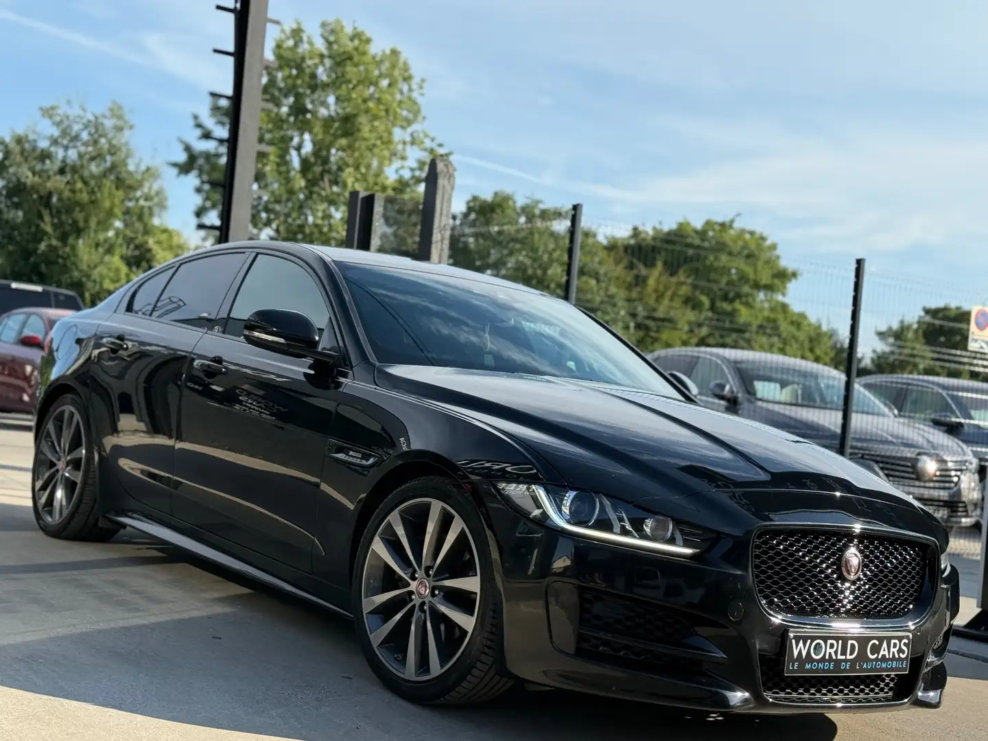 Jaguar XE 2.0 D E-Performance R-Sport NAVI CAMERA GARANTIE Zwart - 2