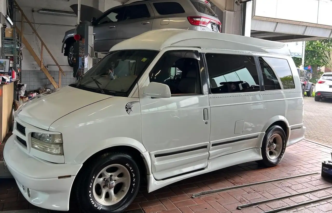 GMC Safari