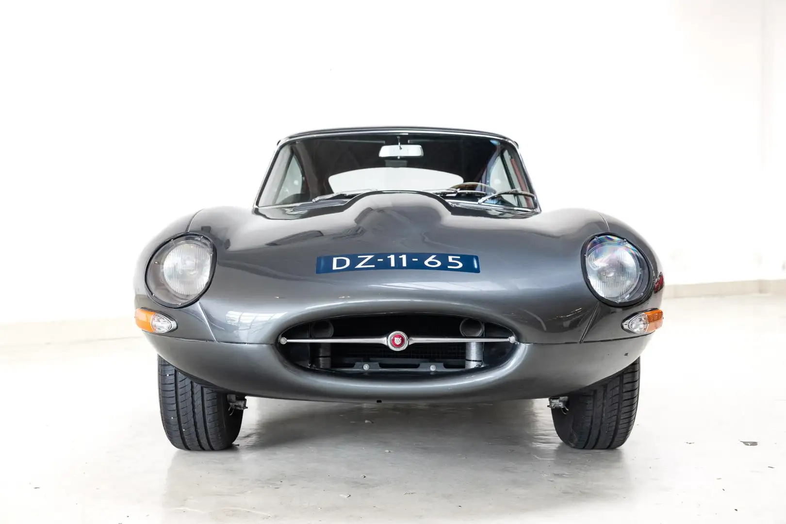 Jaguar E-Type "E" Series 1 3.8 FHC - Nut & Bolt Restored - Excel Šedá - 2