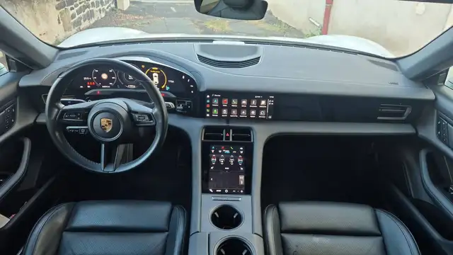 Porsche Taycan view 11