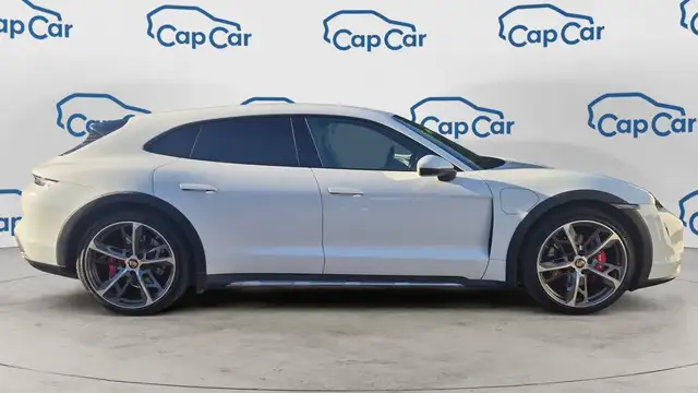 Porsche Taycan view 4