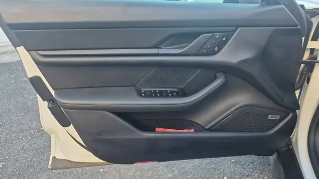 Porsche Taycan view 7