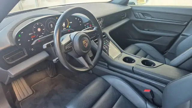 Porsche Taycan view 8