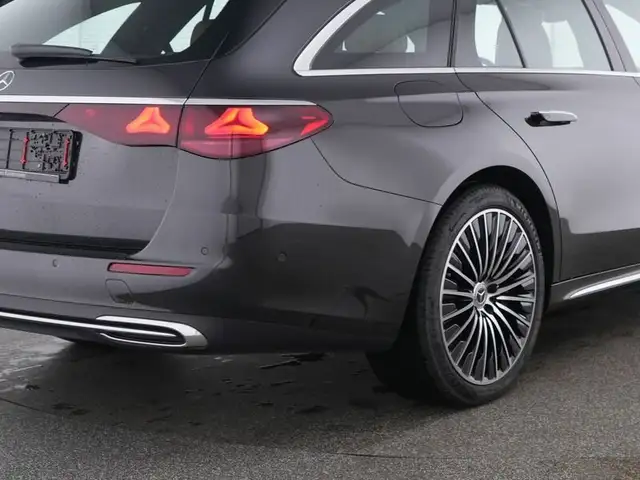 Mercedes-Benz E-Class view 9