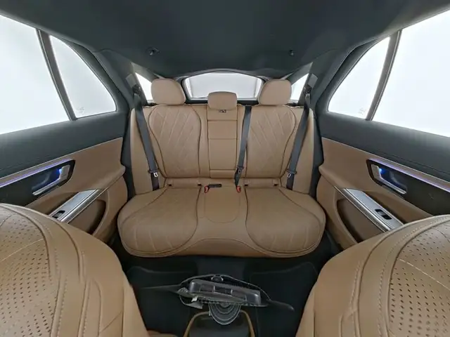 Mercedes-Benz E-Class view 7