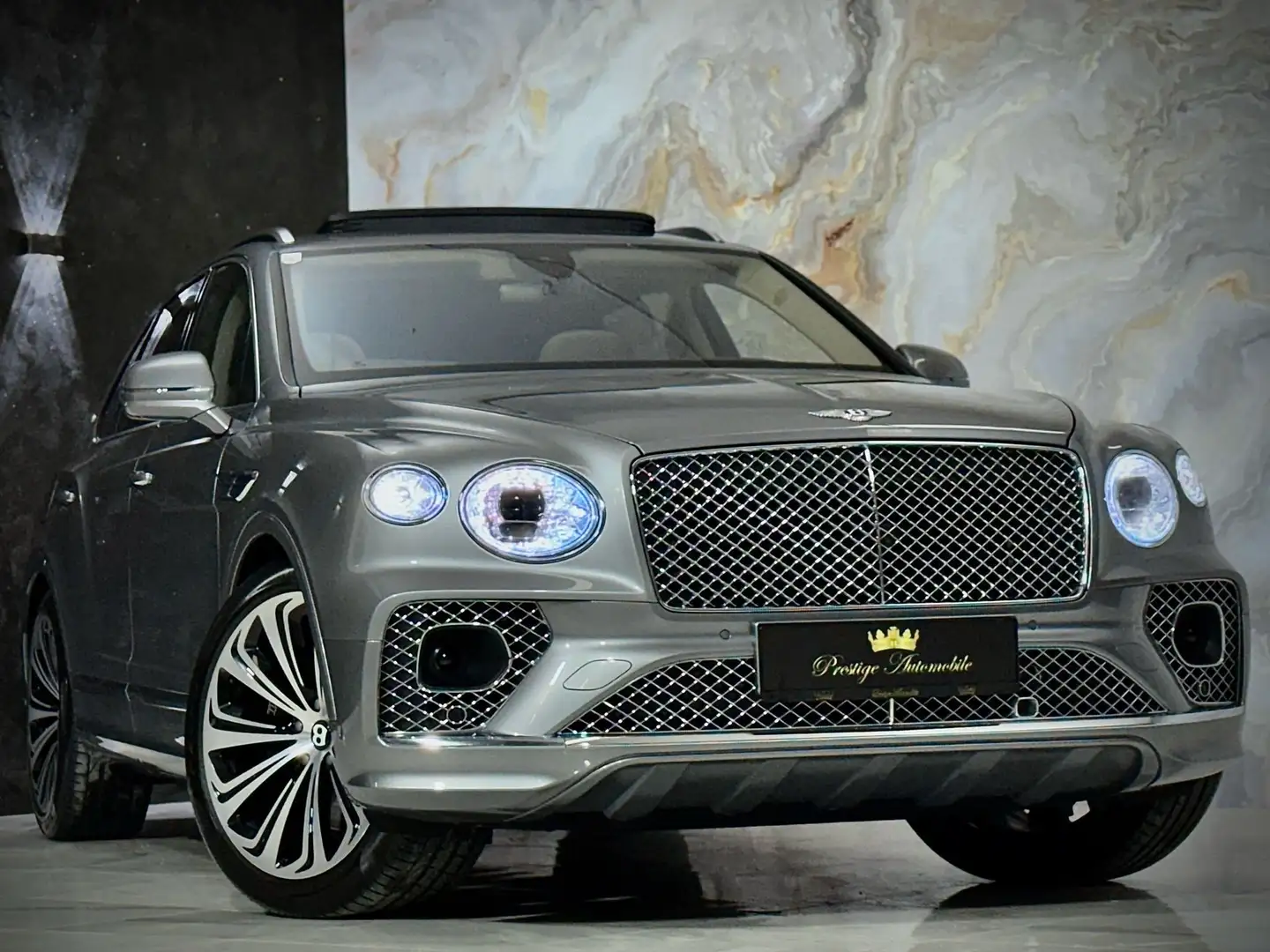 Bentley Bentayga V8 549PS *FIRST EDITION*MULLINER*NAIM*GARANTIE* Grau - 1