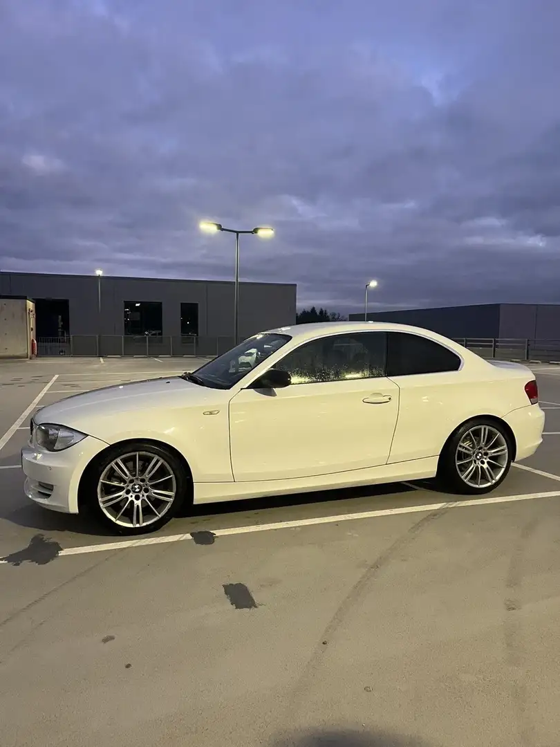 BMW 123 123d Coupe « Negotiable » Blanc - 2