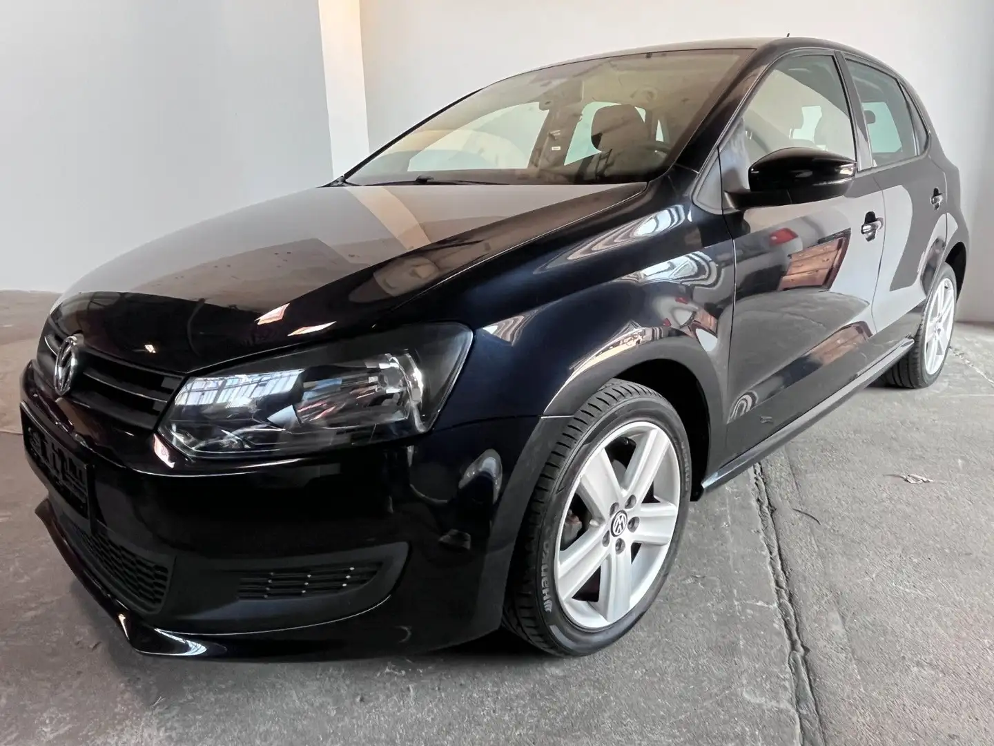 Volkswagen Polo V Trendline 1.2 Schwarz - 1
