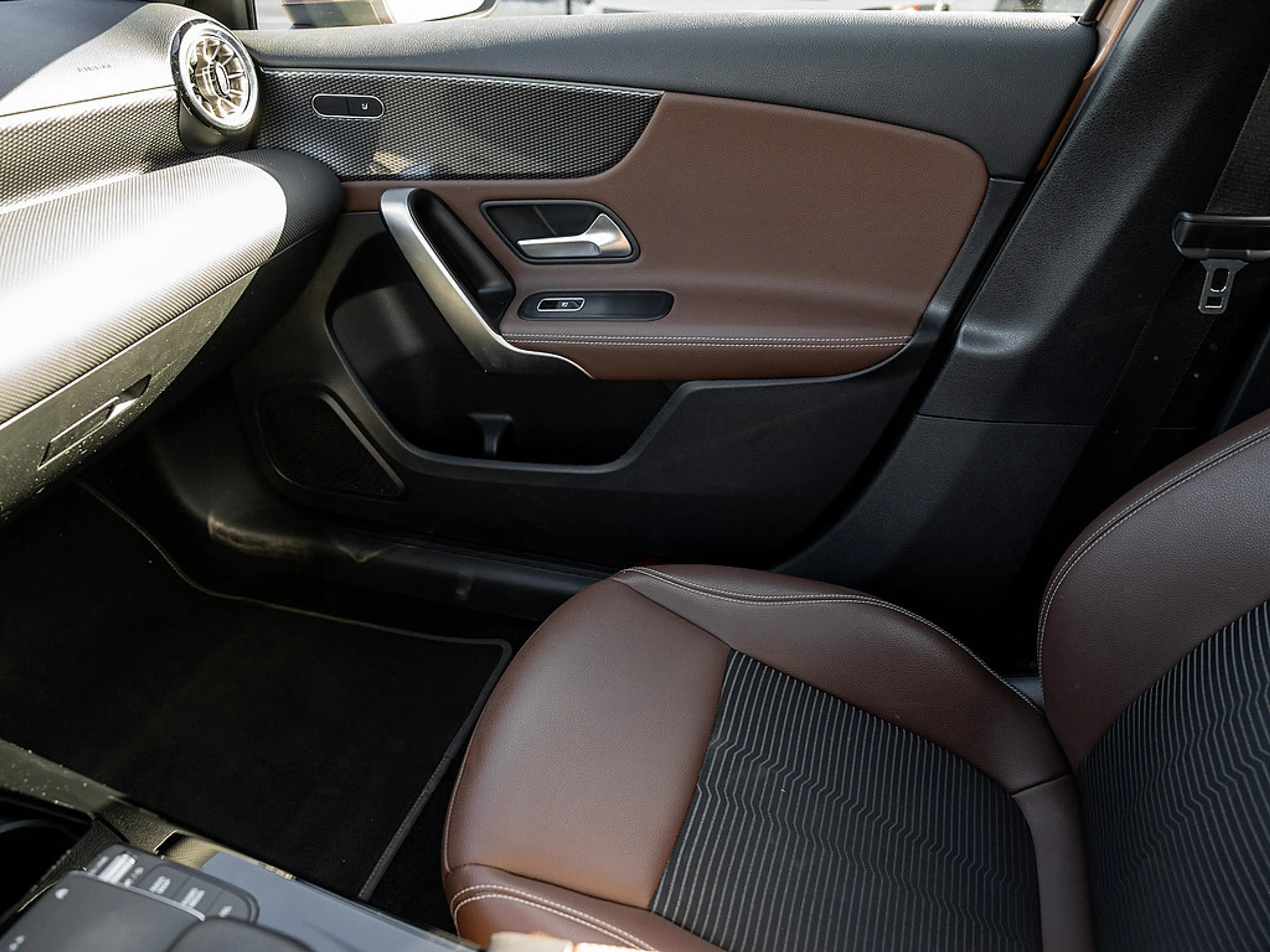 Mercedes-Benz A 200 d Progressive PANO KAM LED LED SHZ NAVI — photo 11
