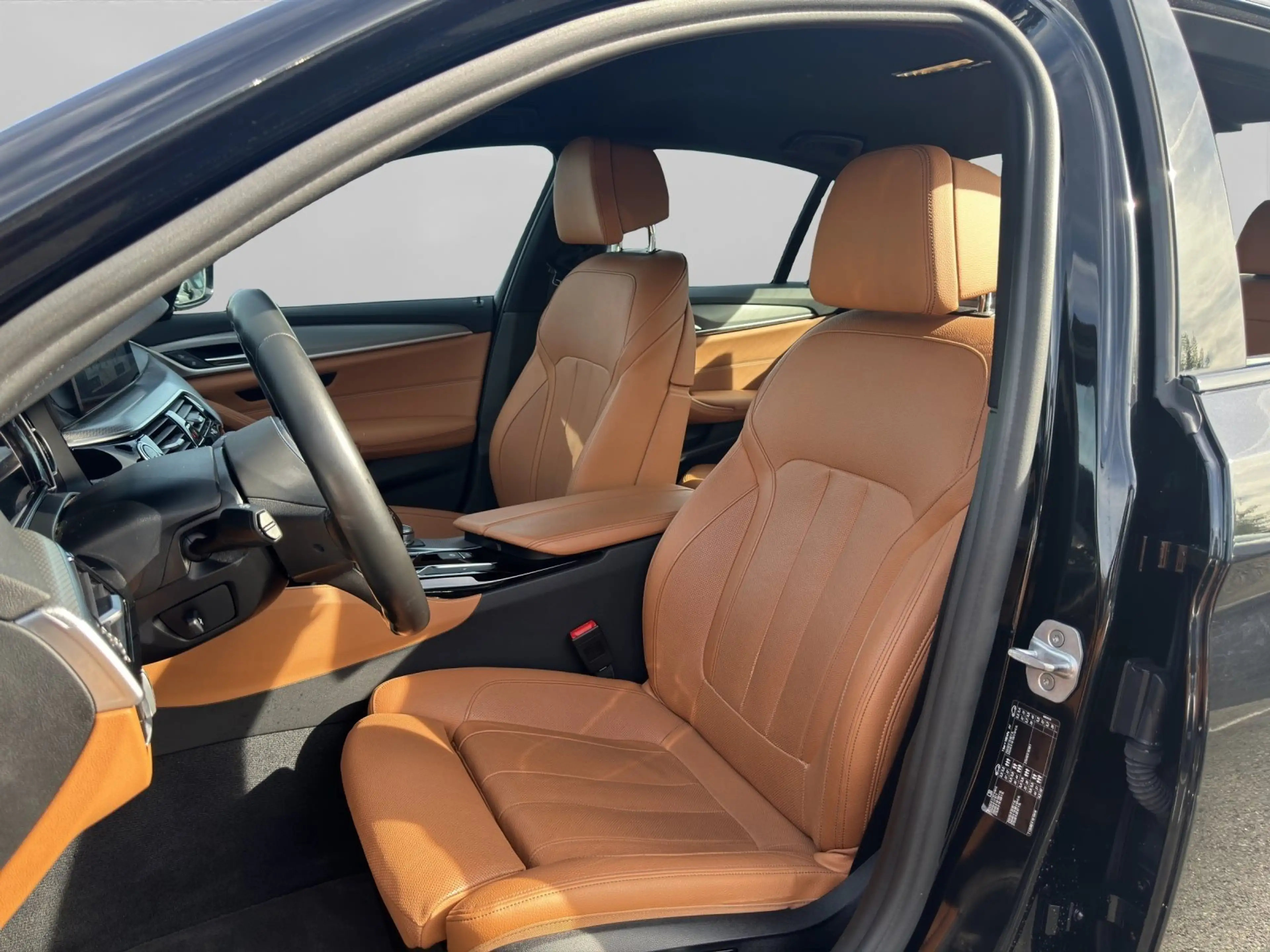 BMW 520 d Limo M Sportpaket LED Komf. Sitze Navi Prof. Sof — photo 7