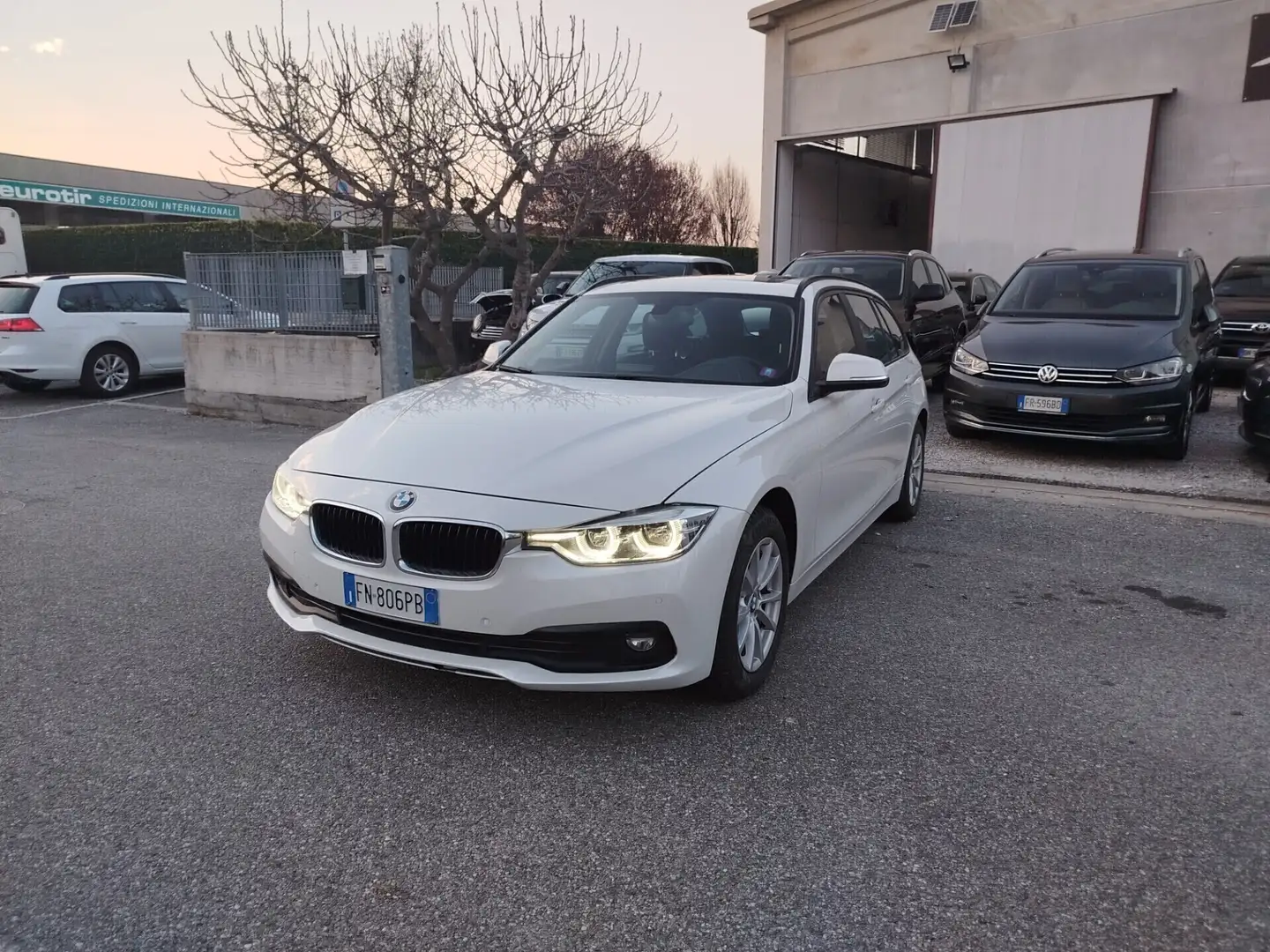 BMW 318 318d Touring Luxury Weiß - 1