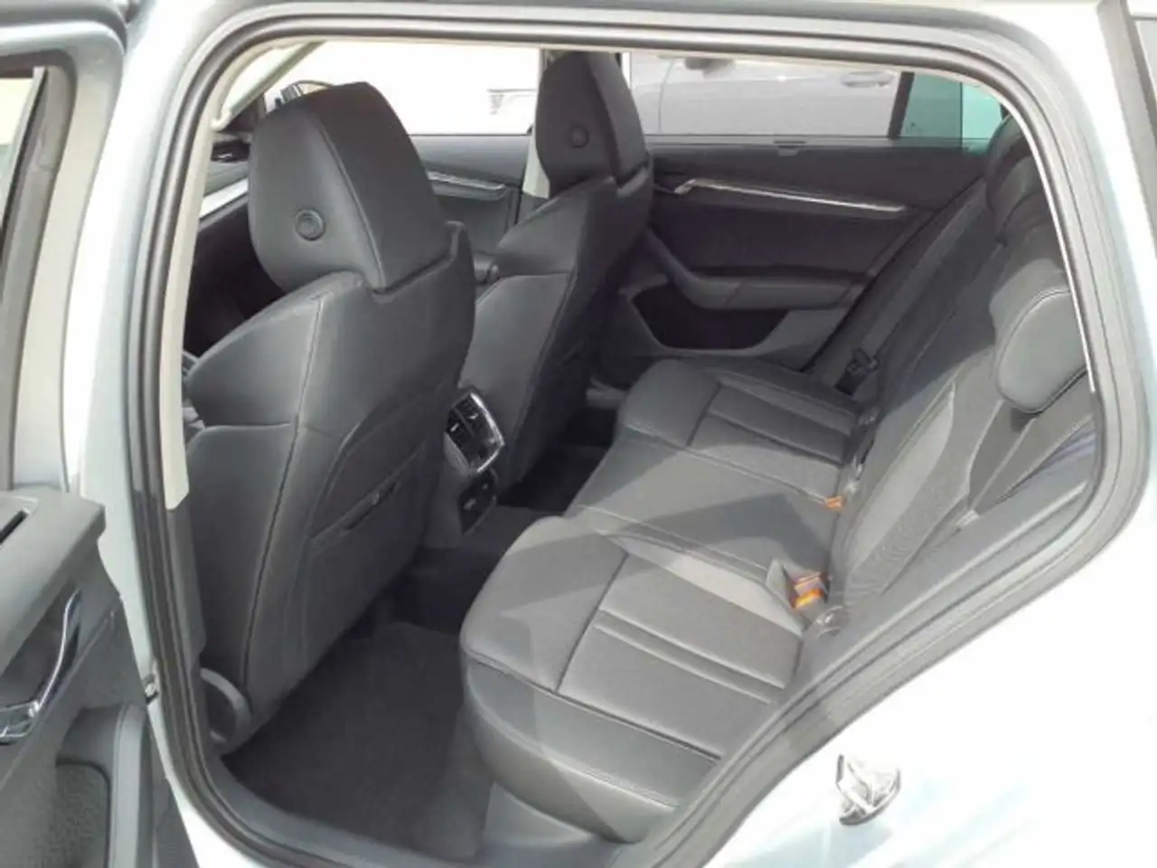 Skoda Octavia Combi 1.5 DCC ACC Panorama Navi, миниатюра 5