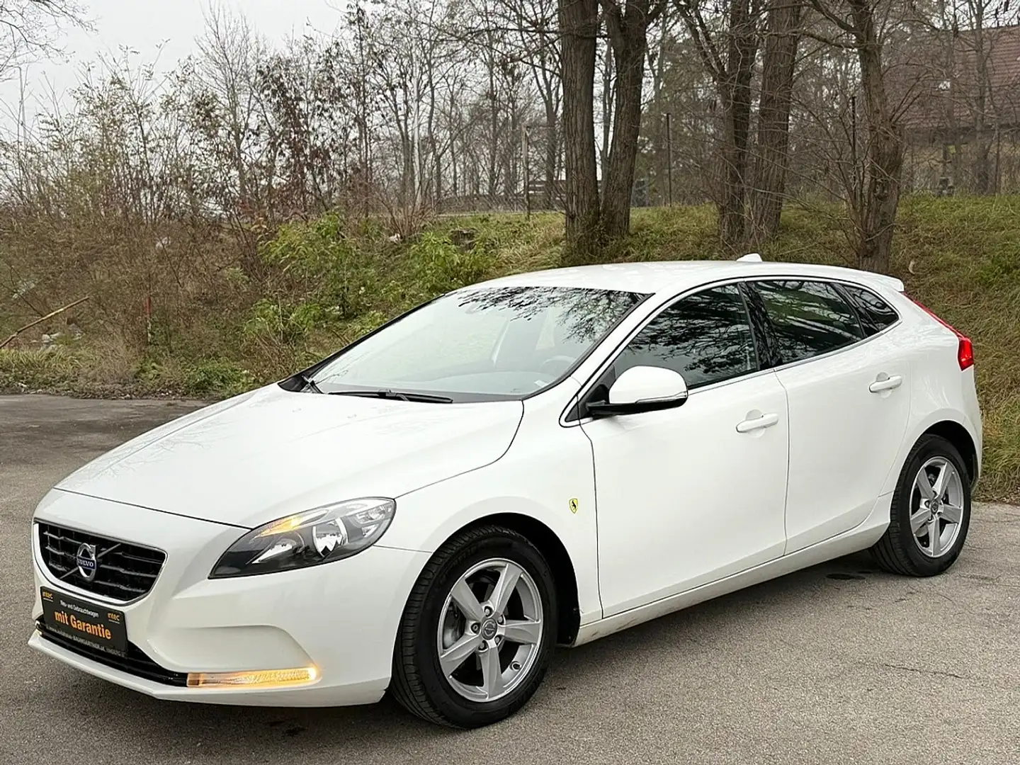 Volvo V40 D2 Momentum|lückenloses Serviceheft|Zahnriemen ... Weiß - 2